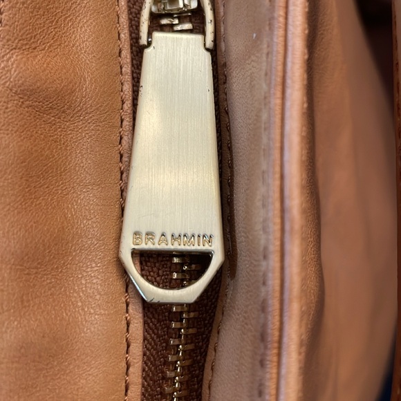 Brahmin smooth shoulder bag med Taupe color excellent condition. - Picture 9 of 9